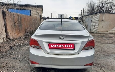 Hyundai Solaris II рестайлинг, 2015 год, 540 000 рублей, 2 фотография