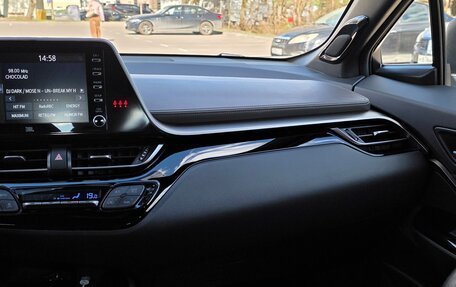 Toyota C-HR I рестайлинг, 2021 год, 3 300 000 рублей, 4 фотография