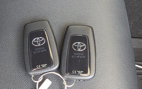 Toyota C-HR I рестайлинг, 2021 год, 3 300 000 рублей, 2 фотография