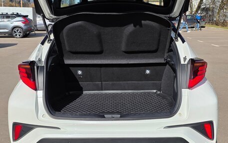 Toyota C-HR I рестайлинг, 2021 год, 3 300 000 рублей, 10 фотография