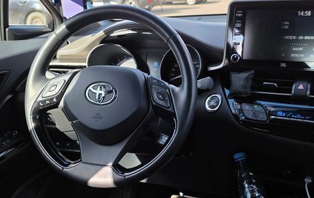 Toyota C-HR I рестайлинг, 2021 год, 3 300 000 рублей, 8 фотография