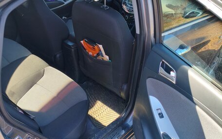 Hyundai Solaris II рестайлинг, 2013 год, 730 000 рублей, 12 фотография