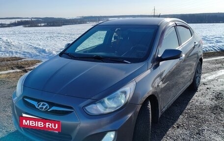 Hyundai Solaris II рестайлинг, 2013 год, 730 000 рублей, 3 фотография
