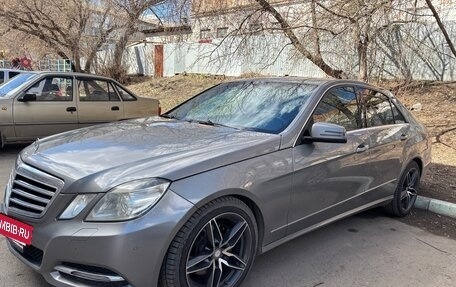 Mercedes-Benz E-Класс, 2010 год, 1 750 000 рублей, 2 фотография