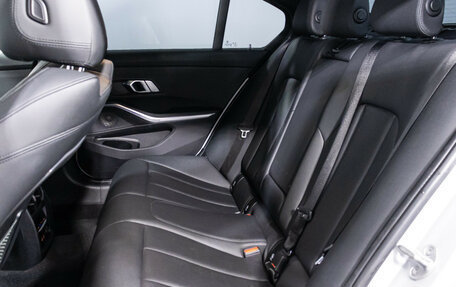 BMW 3 серия, 2019 год, 3 200 000 рублей, 27 фотография