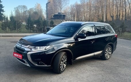 Mitsubishi Outlander III рестайлинг 3, 2021 год, 2 480 000 рублей, 1 фотография