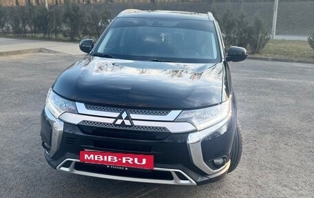 Mitsubishi Outlander III рестайлинг 3, 2021 год, 2 480 000 рублей, 3 фотография