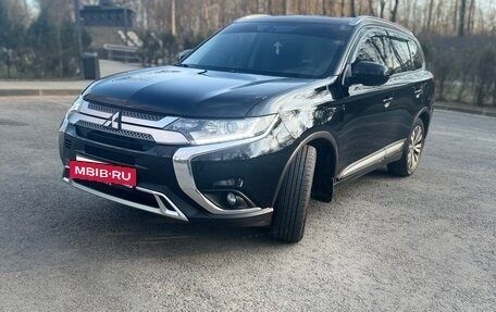 Mitsubishi Outlander III рестайлинг 3, 2021 год, 2 480 000 рублей, 2 фотография