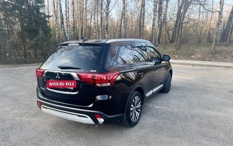 Mitsubishi Outlander III рестайлинг 3, 2021 год, 2 480 000 рублей, 6 фотография