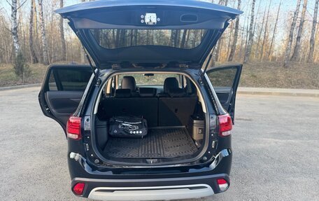 Mitsubishi Outlander III рестайлинг 3, 2021 год, 2 480 000 рублей, 13 фотография