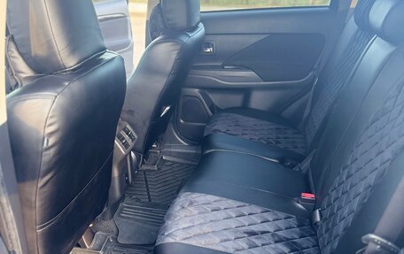 Mitsubishi Outlander III рестайлинг 3, 2021 год, 2 480 000 рублей, 12 фотография