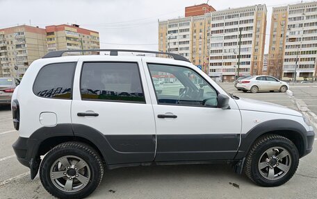 Chevrolet Niva I рестайлинг, 2019 год, 950 000 рублей, 3 фотография