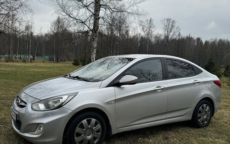 Hyundai Solaris II рестайлинг, 2013 год, 530 000 рублей, 2 фотография