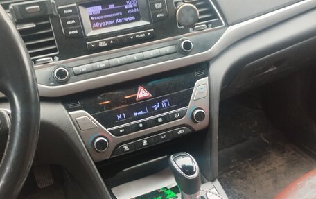 Hyundai Elantra VI рестайлинг, 2018 год, 1 120 000 рублей, 9 фотография