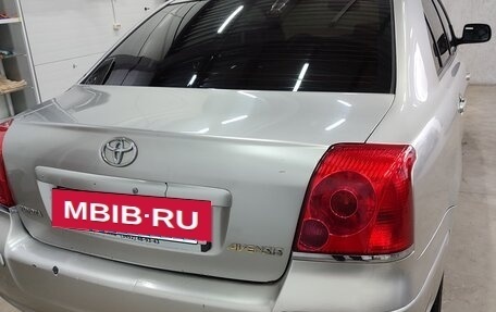 Toyota Avensis III рестайлинг, 2006 год, 560 000 рублей, 2 фотография