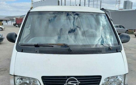 SsangYong Istana, 1999 год, 275 000 рублей, 2 фотография