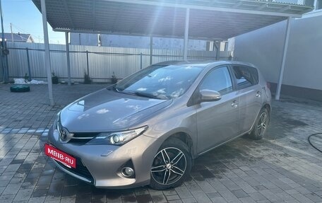 Toyota Auris II, 2014 год, 1 210 000 рублей, 2 фотография