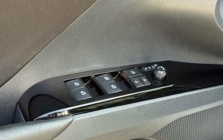 Toyota Camry, 2019 год, 2 500 000 рублей, 16 фотография