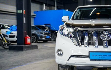 Toyota Land Cruiser Prado 150 рестайлинг 2, 2014 год, 3 990 000 рублей, 32 фотография