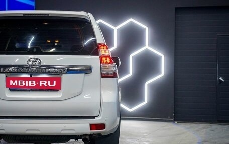 Toyota Land Cruiser Prado 150 рестайлинг 2, 2014 год, 3 990 000 рублей, 22 фотография