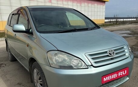 Toyota Ipsum II, 2002 год, 690 000 рублей, 2 фотография