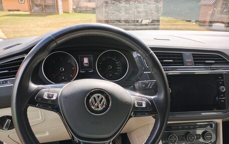 Volkswagen Tiguan II, 2018 год, 2 280 000 рублей, 11 фотография