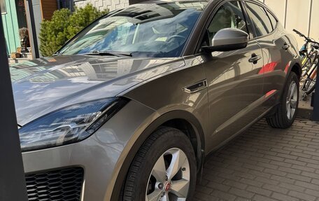 Jaguar E-Pace, 2018 год, 1 800 000 рублей, 3 фотография