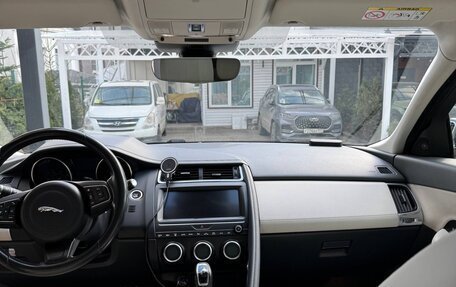 Jaguar E-Pace, 2018 год, 1 800 000 рублей, 11 фотография