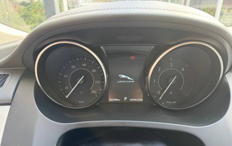 Jaguar E-Pace, 2018 год, 1 800 000 рублей, 18 фотография