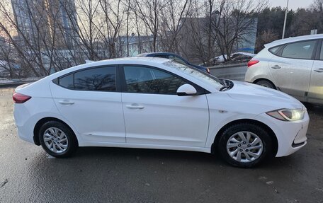 Hyundai Elantra VI рестайлинг, 2017 год, 1 990 000 рублей, 3 фотография