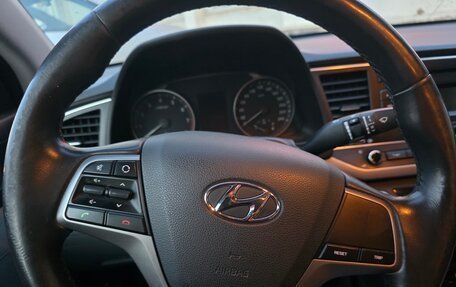 Hyundai Elantra VI рестайлинг, 2017 год, 1 990 000 рублей, 7 фотография