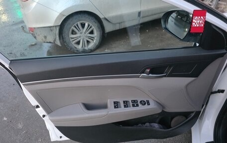 Hyundai Elantra VI рестайлинг, 2017 год, 1 990 000 рублей, 8 фотография