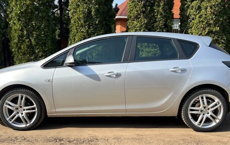 Opel Astra J, 2015 год, 790 000 рублей, 2 фотография