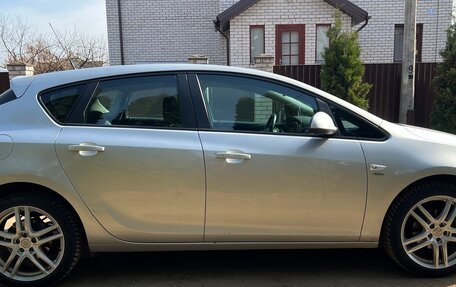 Opel Astra J, 2015 год, 790 000 рублей, 3 фотография