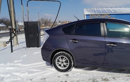Toyota Prius, 2011 год, 850 000 рублей, 2 фотография