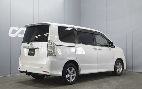 Toyota Voxy II, 2010 год, 1 310 000 рублей, 2 фотография