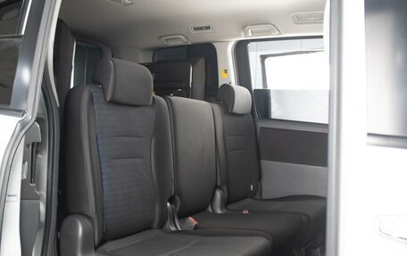 Toyota Voxy II, 2010 год, 1 310 000 рублей, 6 фотография