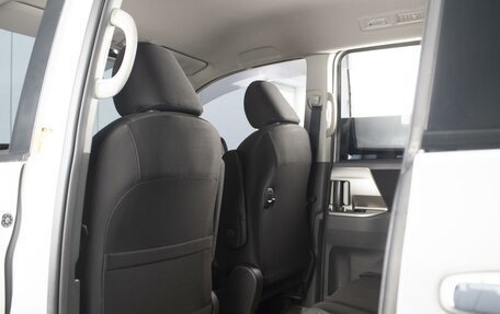 Toyota Voxy II, 2010 год, 1 310 000 рублей, 10 фотография