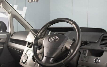 Toyota Voxy II, 2010 год, 1 310 000 рублей, 12 фотография