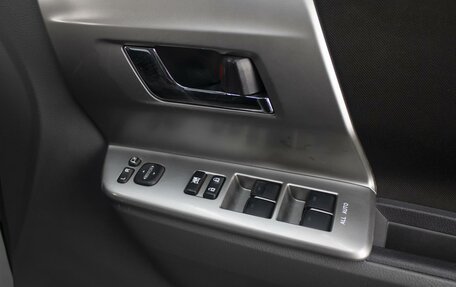 Toyota Voxy II, 2010 год, 1 310 000 рублей, 18 фотография