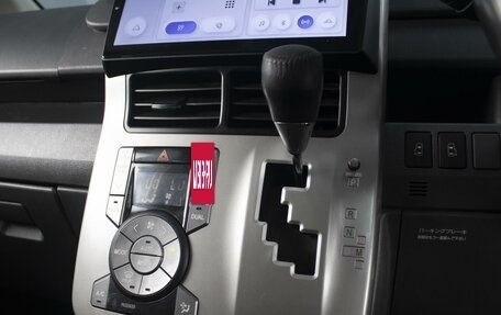 Toyota Voxy II, 2010 год, 1 310 000 рублей, 11 фотография