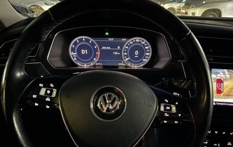 Volkswagen Tiguan II, 2018 год, 3 000 000 рублей, 16 фотография