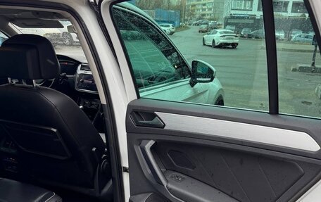 Volkswagen Tiguan II, 2018 год, 3 000 000 рублей, 26 фотография