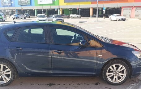 Opel Astra J, 2011 год, 900 000 рублей, 4 фотография