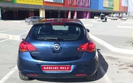 Opel Astra J, 2011 год, 900 000 рублей, 2 фотография