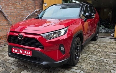 Toyota RAV4, 2021 год, 4 300 000 рублей, 2 фотография