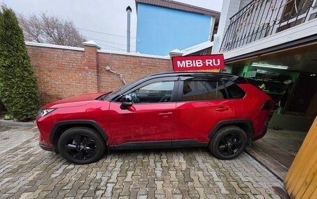 Toyota RAV4, 2021 год, 4 300 000 рублей, 3 фотография