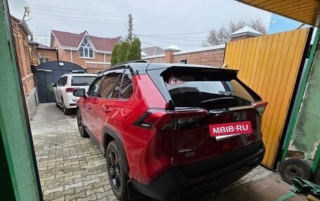 Toyota RAV4, 2021 год, 4 300 000 рублей, 4 фотография