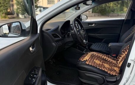 Hyundai Solaris II рестайлинг, 2017 год, 735 000 рублей, 14 фотография