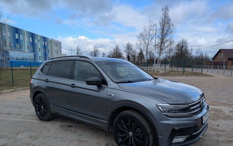 Volkswagen Tiguan II, 2021 год, 3 200 000 рублей, 2 фотография